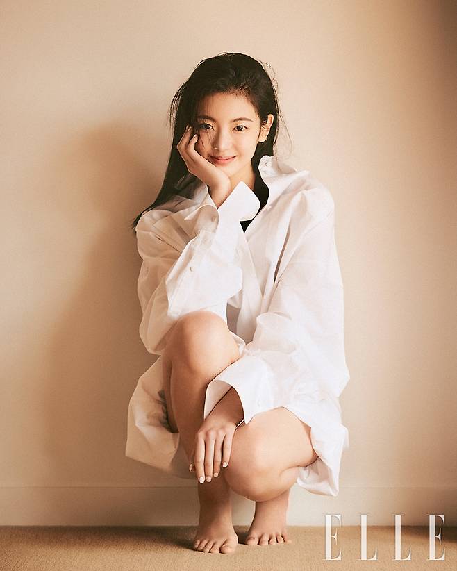 걸그룹 있지 멤버 리아 패션 화보. 사진 엘르