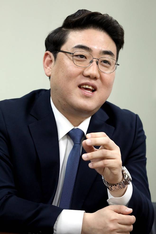 ▲ 김영수 인류무형문화유산씨름진흥원 사무국장은 이루고 싶은 꿈으로 '경북 씨름 부흥'과 '세계화'를 꼽았다.