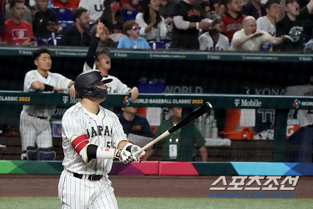 22일 미국과 결승전에서 1점 홈런을 때린 무라카미. 사진출처=일본야구대표팀 홈페이지