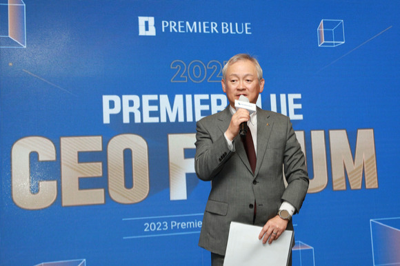 NH투자증권은 2023년도 Premier Blue CEO 포럼을 개강했다. 정영채 사장이 22일 서울 파르나스호텔에서 열린 Premier Blue CEO 포럼 개강식 축사를 하고 있다.  [사진=NH투자증권]