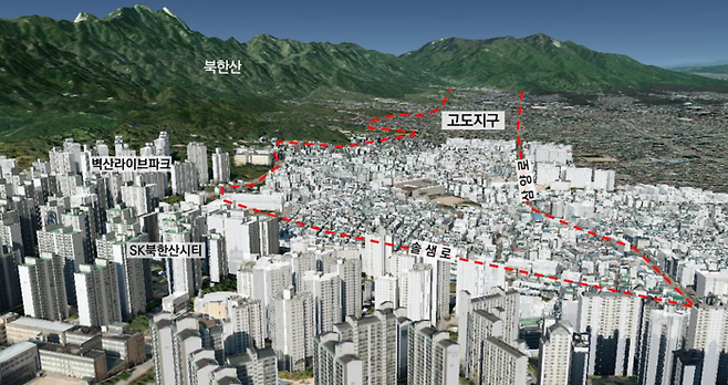 서울 강북구 미아동 주거지역에서 1990년 북한산 최고고도지구 지정에 따라 건축 높이가 제한된 곳(빨간 선 안쪽)과 주변 모습이 대비된다. 강북구 제공