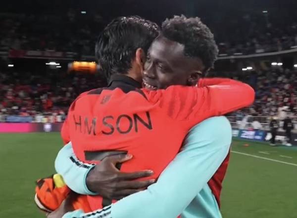 손흥민(왼쪽)·다빈손 산체스. ⓒ쿠팡플레이