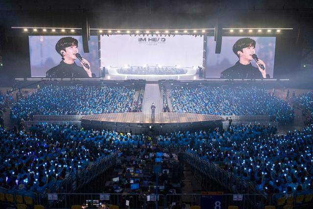 가수 임영웅이 지난해 서울 송파구 올림픽공원 체조경기장에서 연 공연에서 노래하고 있다. 물고기뮤직 제공