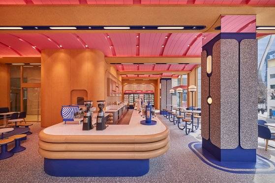 브랜드 시그니처 컬러인 핑크를 내세운 배스킨라빈스 가로수길점. 사진 SPC