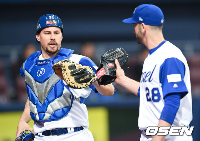 2017년 WBC 이스라엘 대표팀 시절 라이언 라반웨이(왼쪽). /OSEN DB