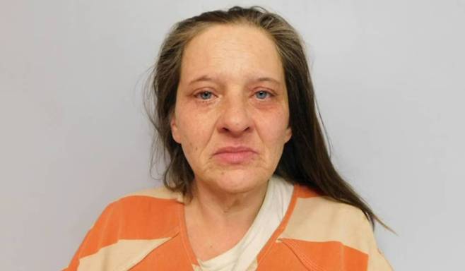 미국 조지아주에서 자신과 37세 나이 차이를 가진 약혼남을 잔혹하게 살해한 뒤 그 시신 옆에서 두 달동안 태연하게 생활했던 여성에게 법원이 유죄를 선고했다. 출처 트위터