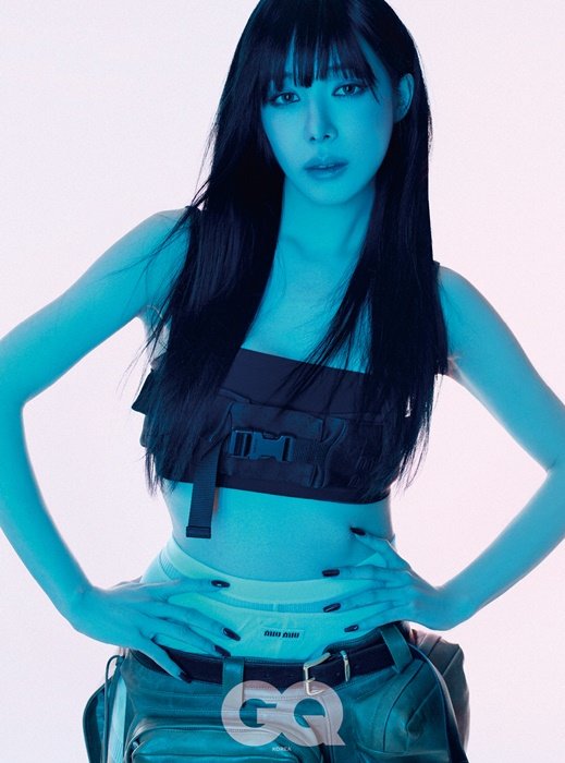 In the photo, Tiffany Young has completely different concepts with her unique charisma and eyes. All black, braided hair, styling plus uniqueness, and posing with a sense of dignity capture everyones attention at once.The hip visuals expressed by their own charm reveal a different aspect than before.Cuts with colorful colors also draw attention.It is a blouse with black color and yellow embroidery, but it expresses intense charm. One piece dress completes the avant-garde mood and proves that there is no yellow like under the sky.Tiffany Young is challenging various aspects such as solo, musical actor as well as group activity after debut of group Girls Generation.In JTBC survival entertainment peak time, he is a warm senior and judge who does not spare any sincere advice.More picture cuts and interviews by Tiffany Young can be found in the April issue of GQ Korea.