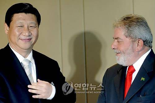 2009년 중국 국가부주석 당시 브라질 찾은 시진핑(왼쪽)과 룰라 [EPA 연합뉴스 자료사진. 재판매 및 DB 금지]