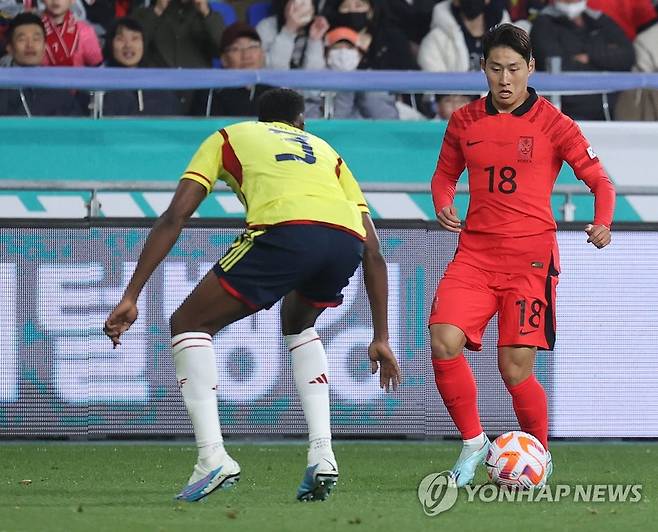 공격하는 이강인 (울산=연합뉴스) 신현우 기자 = 24일 울산 문수축구경기장에서 열린 대한민국 대 콜롬비아 대표팀의 평가전에서 이강인이 공격하고 있다. 2023.3.24 nowwego@yna.co.kr