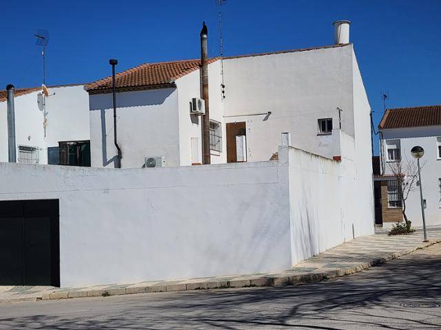 스페인 마리날레다시에 사회주택들이 들어서 있다. 사회주택은 시가 부지, 자재, 기술 등을 제공해 건설한 주택으로, 주민들은 자신들이 직접 집을 지은 뒤 월 2만 원 정도만 내고 사실상 평생 살 수 있는 주거 형태다. 마리날레다(스페인)=신은별 특파원