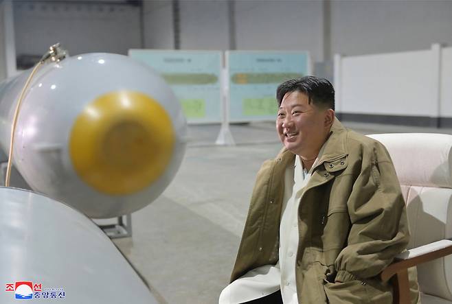 북한은 지난 21~23일 김정은 국무위원장이 참관한 가운데 ‘핵무인수중공격정’ 수중폭발 시험과 전략순항미사일 핵탄두 모의 공중폭발시험을 각각 진행했다고 밝혔다. | 연합뉴스