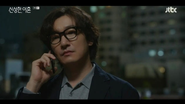 Jo Seung-woo is at the center of the event where the whole nation is pointing.In the seventh episode of JTBCs Saturday-Sunday drama  ⁇ Divorce Attorney Shin, which aired on the 25th night, the heart-throbbing development was unfolded with the firm determination of Charles V, Holy Roman Emperor Han (Jo Seung-woo), who jumped on the plate made by Jinyoung Joo (Noh Su-na), the director of public relations of Gold coin law firm.At the end of the last episode, Charles V, Holy Roman Emperor Han was caught up in anger when he found out that The Client Ma Chun-seok (Choi Jae-seop) who came to see him was sent by Jinyoung.It is not enough to intentionally approach their own event, and now they are actively fighting on the plate they made.Jinyoung headed to Haenam for a free legal counseling event, where she learned of a woman from Vietnam, and witnessed a conflict with her Husband Ma Chun-suk, seemingly suspected of domestic violence.Jinyoung took action to protect Dinti and urged Ma Chun-suk to visit Charles V, Holy Roman Emperors lawyer.Charles V, the Holy Roman Emperor, knew that Jinyoung, who was trying to attract himself with such a shallow number, was uncomfortable, but all of this was the number of Jinyoung who wanted to put himself at a disadvantage.Therefore, I showed a gesture of acceptance with a delightful answer of  ⁇  Nice Timing  ⁇ .The tyranny of the Jinyoung state did not end here.Charles V, a Holy Roman Emperor who does not blink, and Jinyoung, who was dissatisfied with the attitude of Han, devised a way to completely send it through the event.It exposes the event to the media and makes it a social problem.As a result, Ma Chun-suk brought a young Vietnamese virgin as a bride and was framed as a bad guy who wielded abuse and violence. The article did not miss the phrase that the Gold coin law firm would take off.According to Jinyoungs plan, the Ma Chun-suk Event, also known as the Tian-Ti-Hwa Event ⁇ , filled the whole country with a lot of noise, and peoples strong criticism against Ma Chun-suk burst out as if they were caught properly.In a moment, the whole nation becomes an unscrupulous person pointing at the situation.Charles V, Holy Roman Emperor, who was stunned by Jinyoungs work, once again had a heart-warming experience. This lawsuit will be a bit noisier for the disappointed Ma Chun-suk.Im calling to ask for your understanding in advance.  Im going to do anything.  It will be a very loud one. Thus, Charles V, Holy Roman Emperor, felt a strong resentment of the behavior of Jinyoung and Gold coin law firm, which turned the life of The Client upside down to achieve his purpose.In response, they began to prepare for a full-scale war in response to the fight they had been fighting.I wonder how Charles V, Holy Roman Emperor will excel in solving the unfairness of his client, The Client, who became the worst man in the world.The seventh episode, which was broadcast on the same day, recorded 6.7% (based on paid households in the metropolitan area of Nielsen Korea).