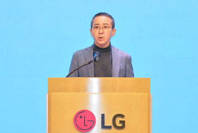 권영수 LG에너지솔루션 부회장이 24일 열린 주주총회에서 인사말을 하고 있다.