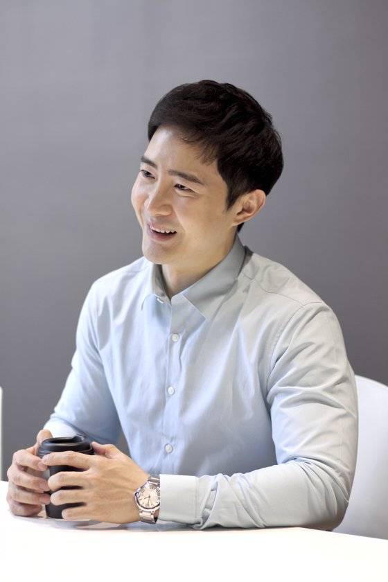 외국인 아빠들의 육아 일상을 다룬 TV프로그램에 출연 중인 방송인 쟈오리징(趙里京·35)이 지난달 20일 중앙일보와 인터뷰하고 있다. [사진 중앙일보 중국연구소]