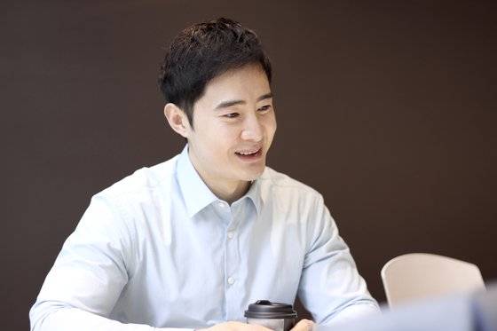 방송인 쟈오리징(趙里京·35)이 지난달 20일 중앙일보와 인터뷰하고 있다. [사진 중앙일보 중국연구소]