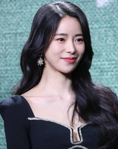 스켈레톤 올림픽 금메달리스트인 윤성빈이 이상형으로 배우 임지연을 꼽았다. 배우 임지연이 20일 서울 종로구 JW 메리어트 동대문 스퀘어 서울에서 열린 넷플릭스 드라마 '더 글로리' 제작발표회에서 포즈를 취하고 있다. /사진=뉴스1