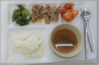 서울 시내에 위치한 대학의 1000원 학식. 네이버 카페 갈무리