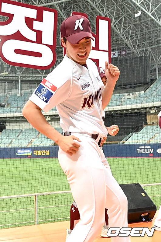 그라운드에서와는 달리 귀여운 매력 뽐낸 '장타니' 장재영