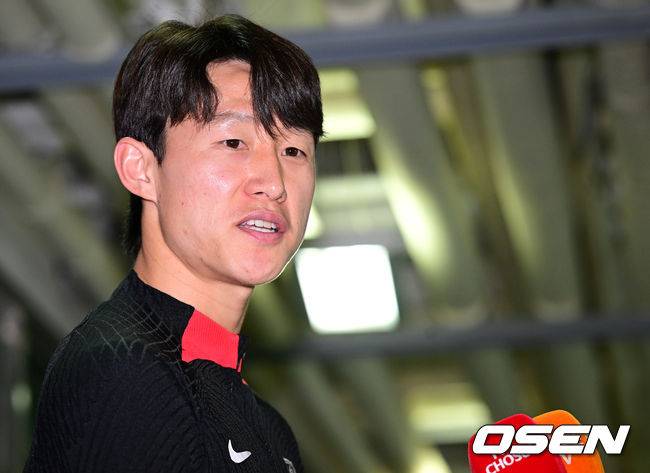 [OSEN=파주, 최규한 기자]A대표팀 이재성이 훈련을 앞두고 취재진과 인터뷰를 하고 있다. 2023.03.26 / dreamer@osen.co.kr