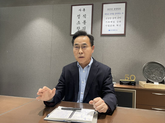 정진우 한국팩키지 대표가 최근 진행한 이데일리 인터뷰에서 발언하고 있다.