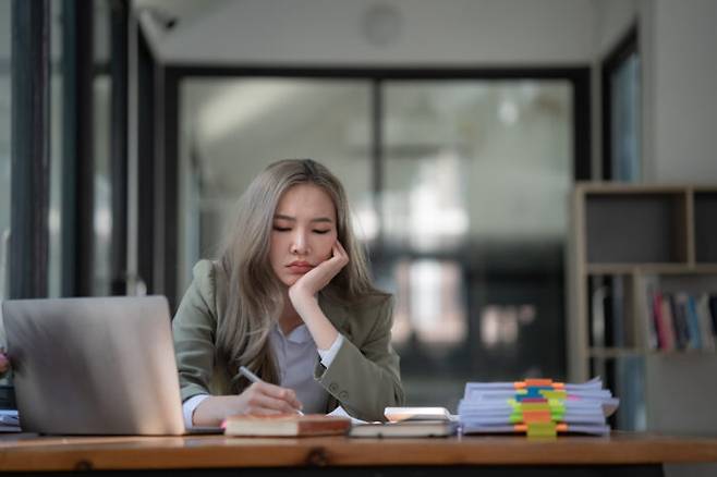 행복한 삶을 위해서는 자기 스스로를 동정하는 생각을 버려야 한다. [사진=게티이미지뱅크]
