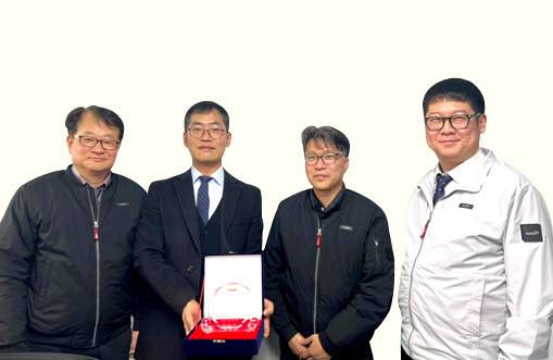 이갑훈 선진 소장, 김찬규 비에스지원 이사, 이상삼 선진 부장, 차영술 선진 차장(사진 왼쪽부터).