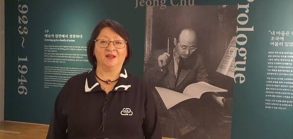 1995년부터 광주에서 살고 있는 정야나 조선대 교수가 지난 3월24일 아버지 정추 선생 탄생 100돌 기념 특별전이 열리고 있는 국립아시아문화전당 전시장을 찾았다. 정대하 기자