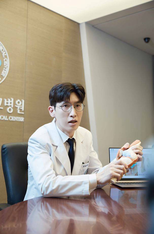 건국대병원 정형외과 이동원 교수​./사진=신지호 사진 기자