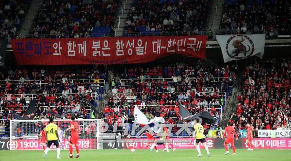 위르겐 클린스만 감독이 이끄는 축구국가대표팀이 24일 오후 울산문수월드컵경기장에서 콜롬비아와 경기를 펼쳤다. 울산=정시종 기자