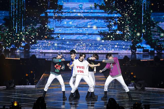 K-pop band Tomorrow X Together performs at a concert of its world tour, "Act: Sweet Mirage," in the KSPO Dome in Olympic Park, Seoul, Saturday-Sunday. (Big Hit Music)