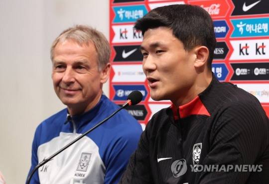 김민재가 27일 파주 NFC에서 열린 공식 기자회견에서 질문에 답하고 있다. [연합뉴스]