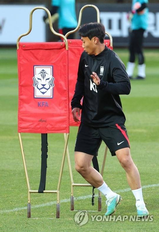 26일 오후 경기도 파주 국가대표트레이닝센터(NFC)에서 열린 축구 국가대표 훈련에서 백승호가 민첩성 훈련을 하고 있다. [연합뉴스]