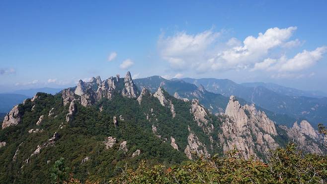 설악산 공룡능선 코스 전경 (승우여행사 제공)