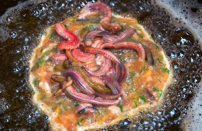 갯지렁이를 활용한 베트남 음식 짜르어이. /베트남넷