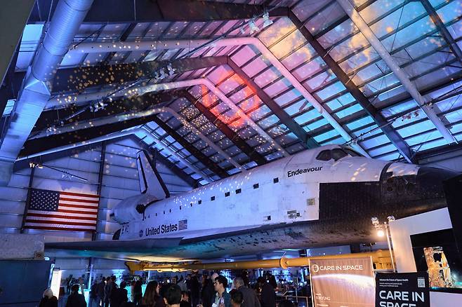 지난해 12월 미국 로스앤젤레스에 있는 캘리포니아 과학관에서 열린 CSI 챌린지 행사 모습. 사진에 보이는 우주선은 지난 2011년 퇴역한 미국의 마지막 우주왕복선 인데버(Endeavor)호이다. /보령