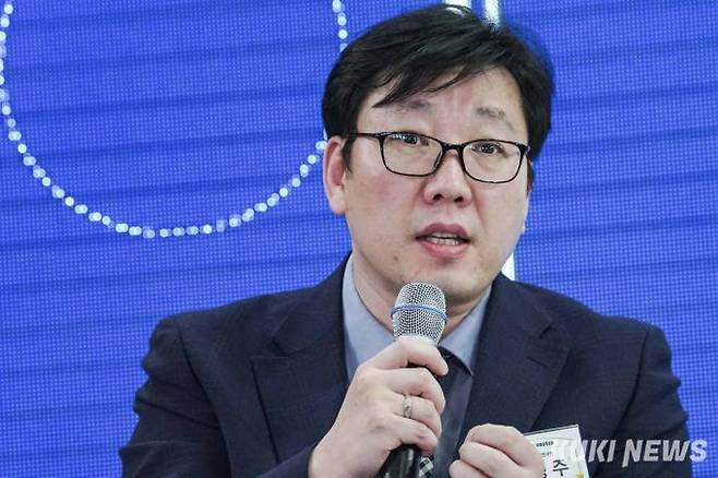 김정주 한국건설산업연구원 경제금융·도시연구실 실장이 28일 쿠키뉴스 미래경제포럼에 참석해 발언하고 있다.&nbsp; 사진=임형택 기자&nbsp;