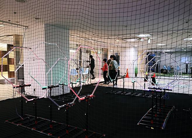 드론 카페 ‘스카이 파이트 카페 긴자’ 내부 모습.