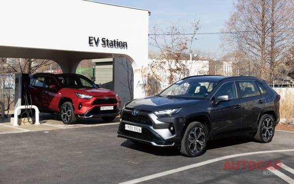 라브4 PHEV는 도심 성격에 실용성을 더했다