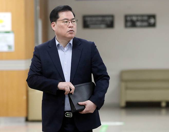 유동규 전 성남도시개발공사 기획본부장이 29일 오전 서울중앙지법에서 열린 정진상 전 더불어민주당 대표실 정무조정실장의 뇌물 수수 혐의 등의 첫 공판에 참석하고 있다./ 장련성 기자