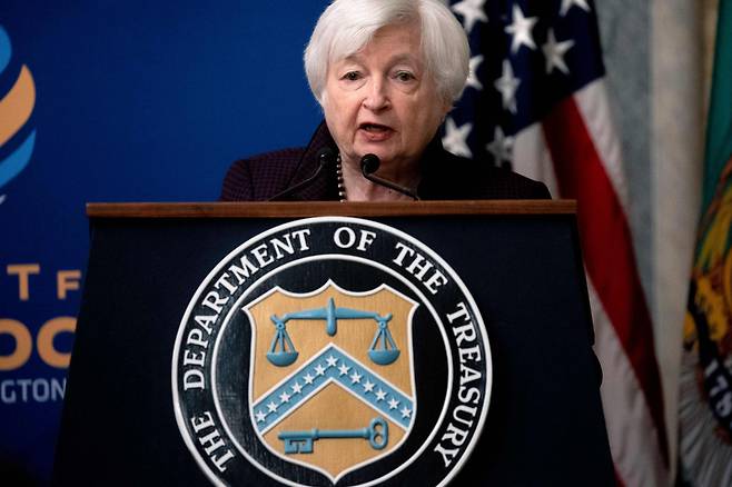 재닛 옐런 미국 국무장관이 '제2회 민주주의 정상회의'에서 부정부패 척결을 통해 전쟁을 막을 수 있다는 취지의 연설을 했다. /AFP 연합뉴스