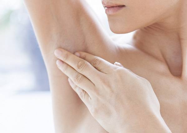 겨드랑이에는 악취를 유발하는 땀샘인 아포크린샘이 많다./사진=클립아트코리아
