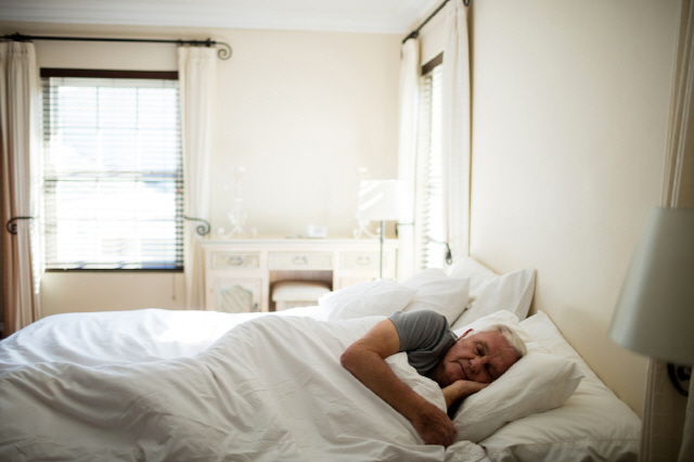 루이소체 치매 환자의 경우 발병 초기에 평소보다 낮잠을 많이 잔다./사진=클립아트코리아