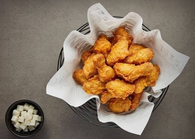 교촌 치킨 제공