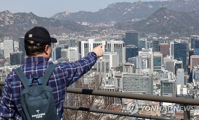 남산에서 바라본 도심의 주요 기업체 건물들 [연합뉴스 자료사진]