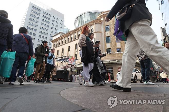 사회적 거리두기 해제에 작년 신용카드 결제액 13.5%↑ [연합뉴스 자료사진]