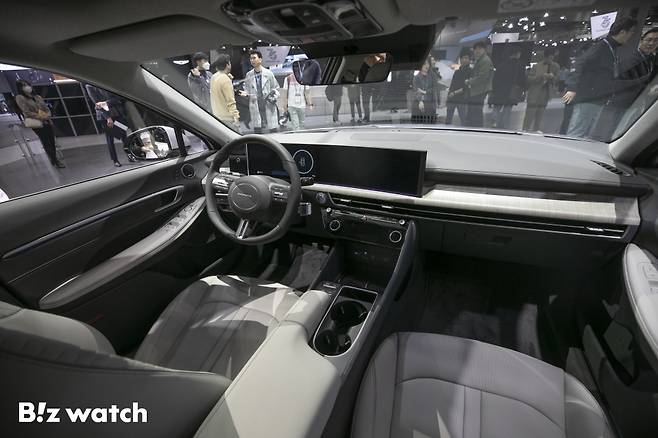 쏘나타 디 엣지 실내 1열 모습./사진=이명근 기자 qwe123@