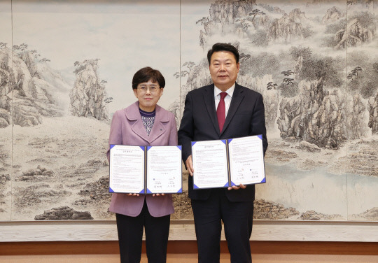 당진시가 지난 3일 한국가스공사와 '당진 LNG기지 항로 준설토 처리 및 당진항만 친수시설 조기 조성을 위한 업무협약'을 체결했다. 사진=당진시 제공