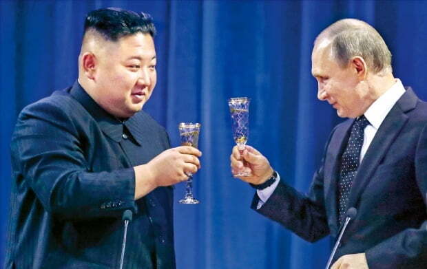 김정은 북한 노동당 총비서와 블라디미르 푸틴 러시아 대통령. 사진=TASS