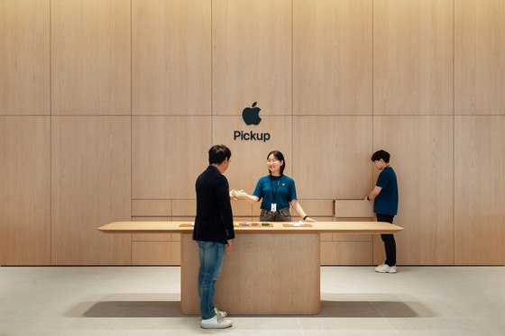 Pickup Station at Apple Gangnam [APPLE]