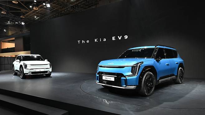 2023 서울모빌리티쇼 기아관에 전시된 EV9 및 EV9 GT [기아]